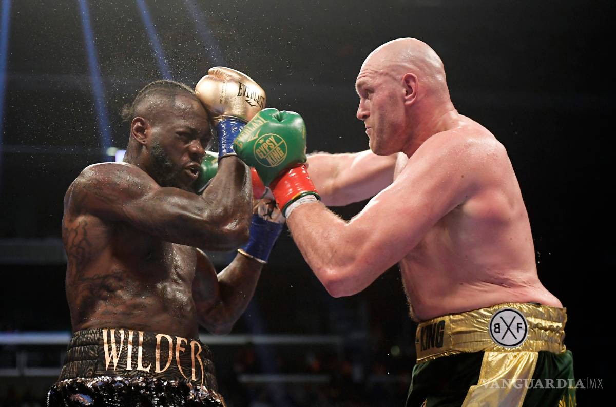 $!Increíble KO de Deontay Wilder para vencer a Tyson Fury en una emocionante batalla de pesos pesados