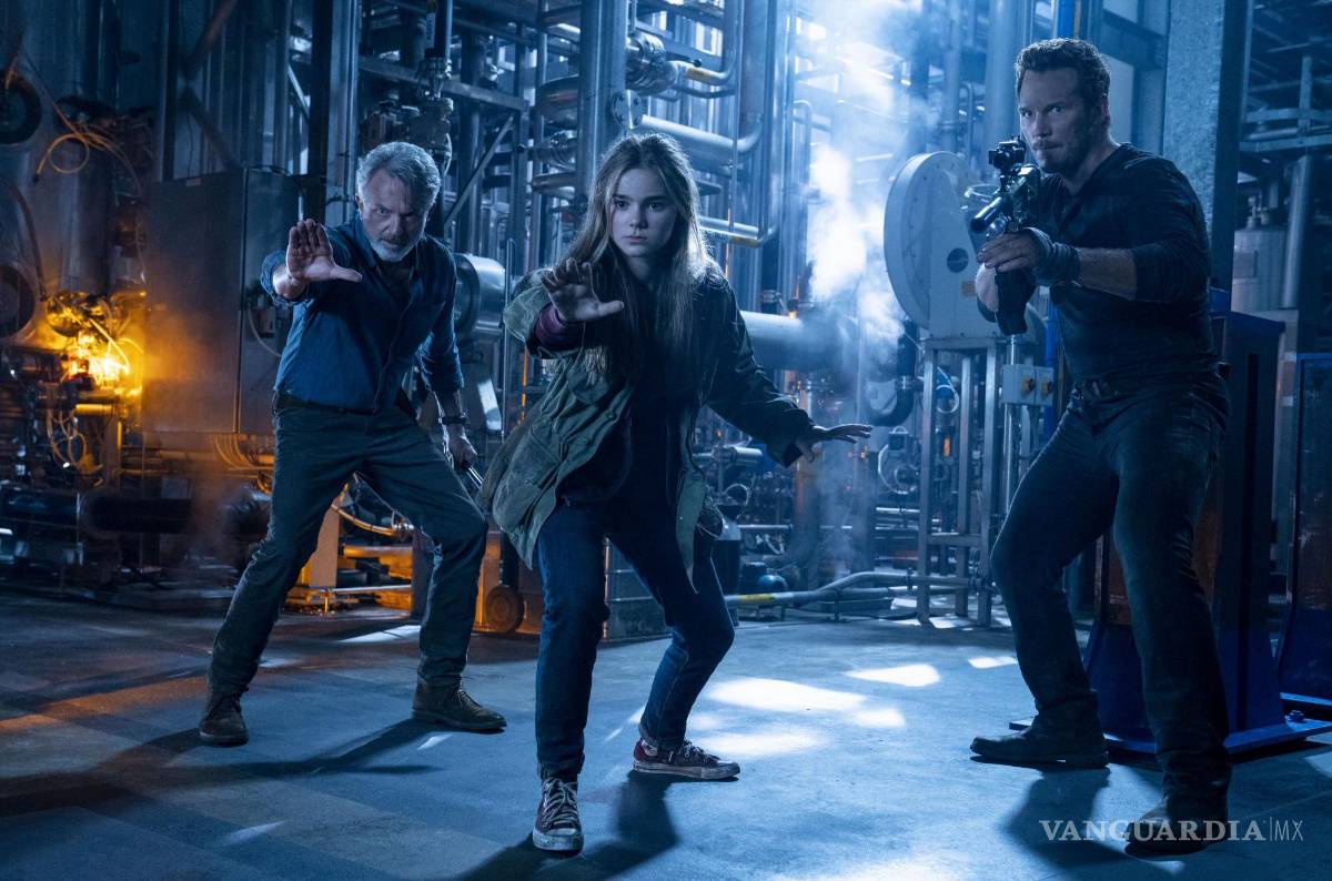 $!Dr. Alan Grant (Sam Neill), Maisie Lockwood (Isabella Sermon) y Owen Grady (Chris Pratt) in “Jurassic World Dominion”.