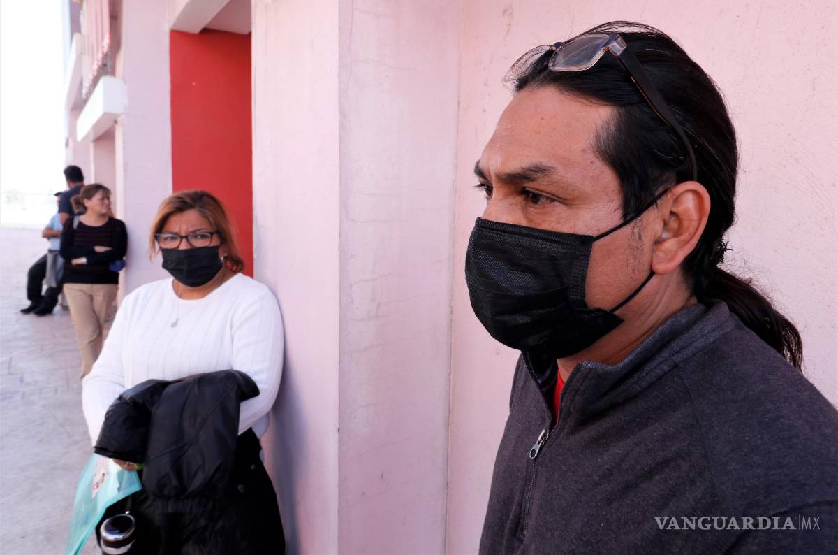 $!Los hermanos Antonio y Yamileth Calzoncit Herrera enfrentan severos golpes y fracturas tras la volcadura que afectó a otra estudiante y provocó la muerte del conductor y un peatón más la tarde de ayer.