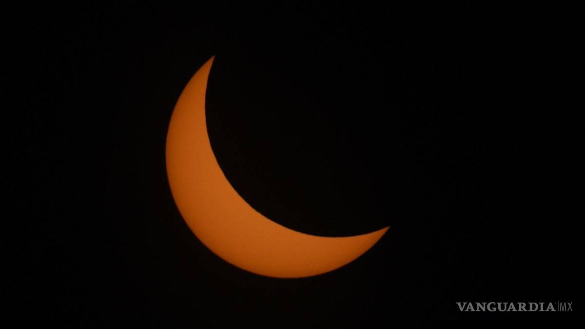 Así cautiva, maravilla y asombra el eclipse solar desde Mazatlán hasta la isla de Terranova (fotos)