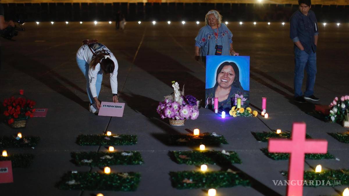 8M, cerca de 1,000 lápidas en el Zócalo de Ciudad de México recuerdan a las víctimas de feminicidio (fotos)
