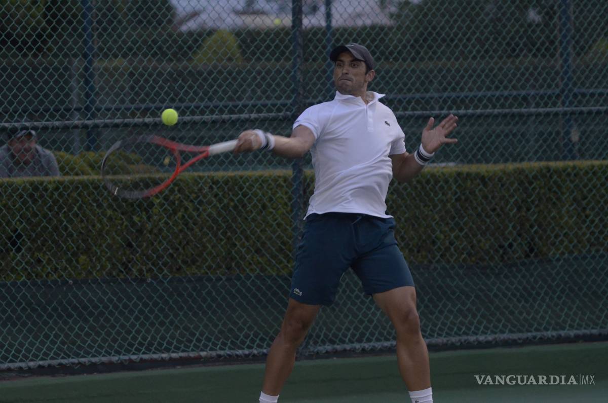 $!‘Tiburón’ Ramírez devora a Javier Martínez y llega a la semifinal del Saltillo Open