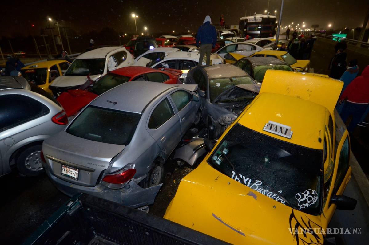 $!Colisionan más de 40 vehículos en mega carambola del Periférico de Saltillo (fotogalería)