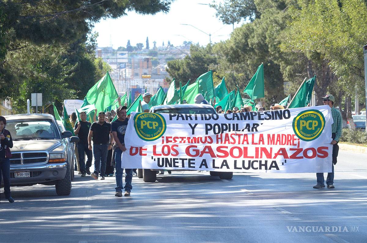 $!Bloqueos y marchas en 28 estados contra el 'gasolinazo'