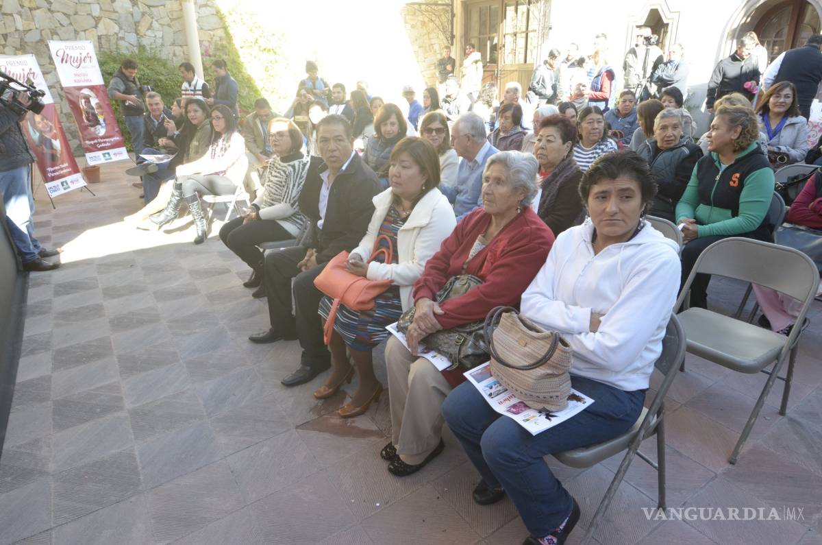 $!Entregan la Presea Mujer 2017 en Saltillo