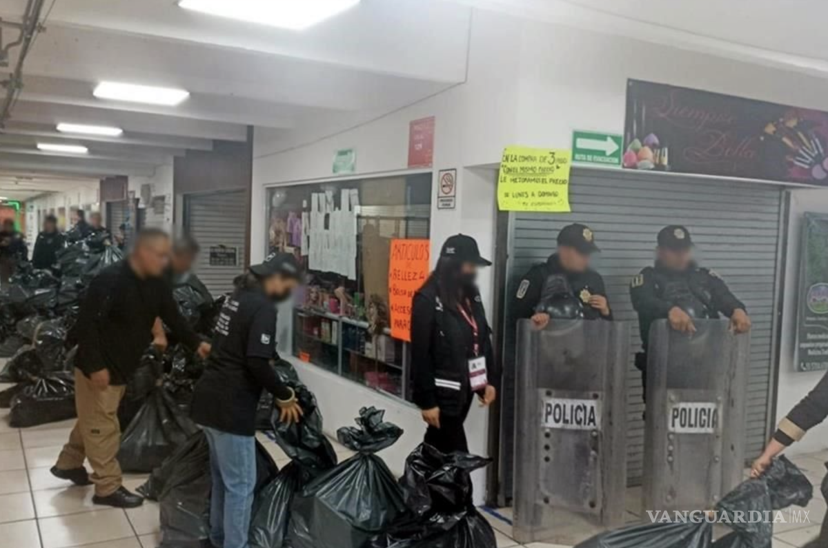 $!Cerca de 7 mil juguetes y artículos sexuales para adultos fueron decomisados durante un operativo.
