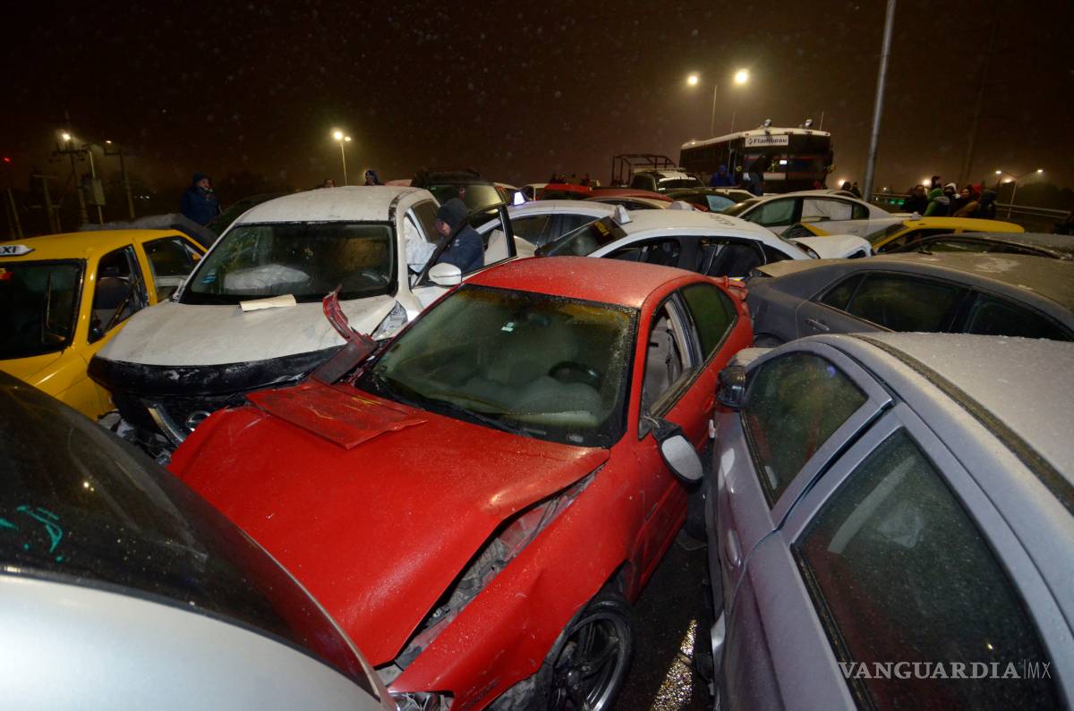 $!Colisionan más de 40 vehículos en mega carambola del Periférico de Saltillo (fotogalería)