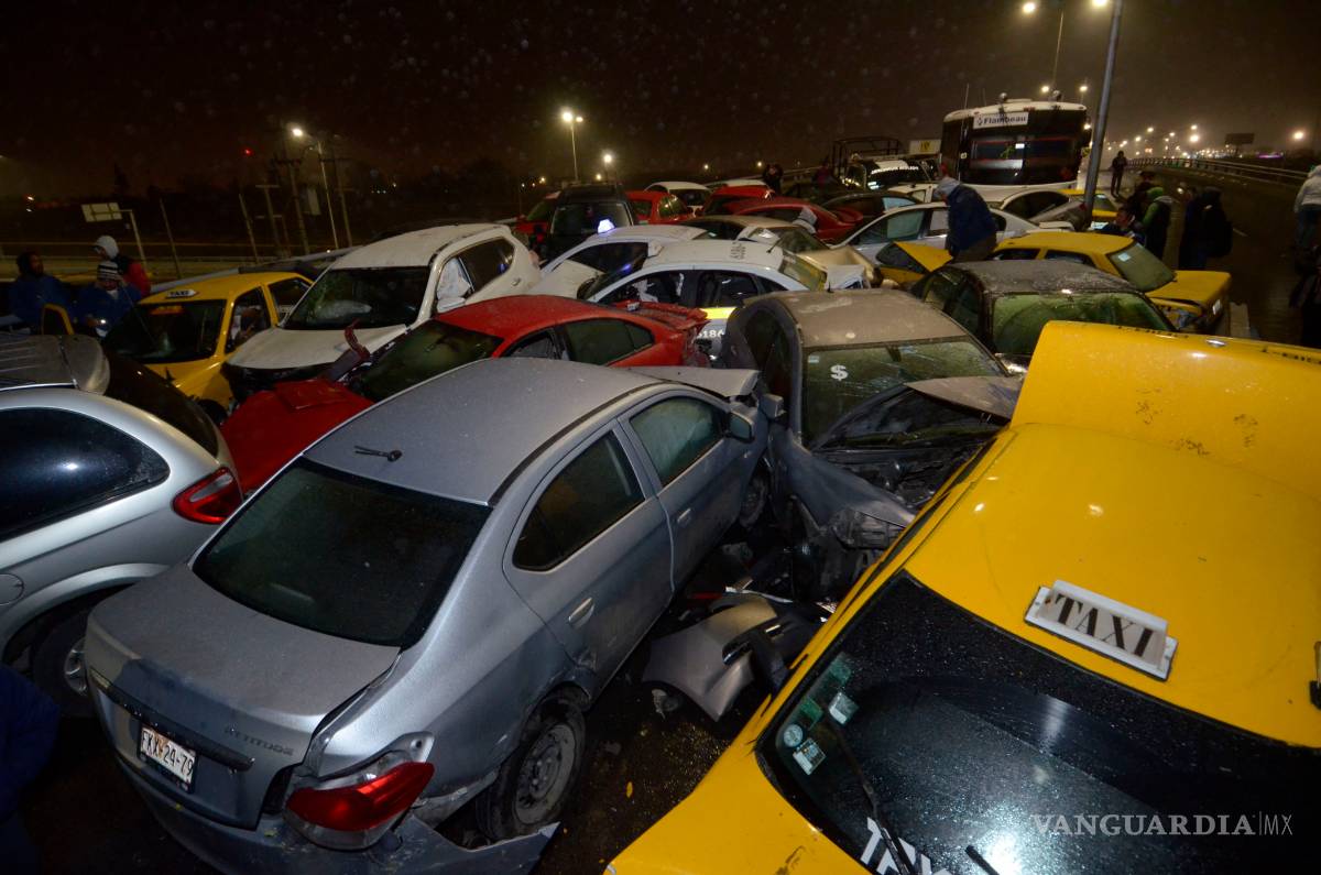 $!Colisionan más de 40 vehículos en mega carambola del Periférico de Saltillo (fotogalería)