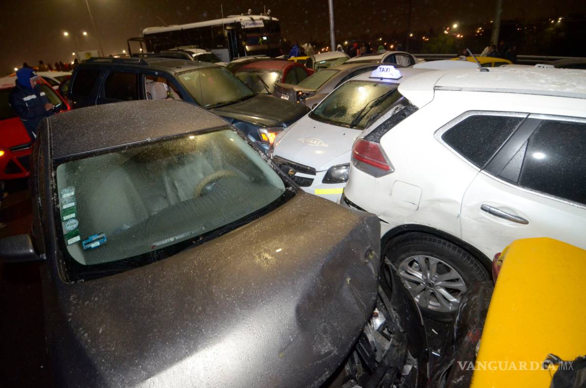 $!Colisionan más de 40 vehículos en mega carambola del Periférico de Saltillo (fotogalería)