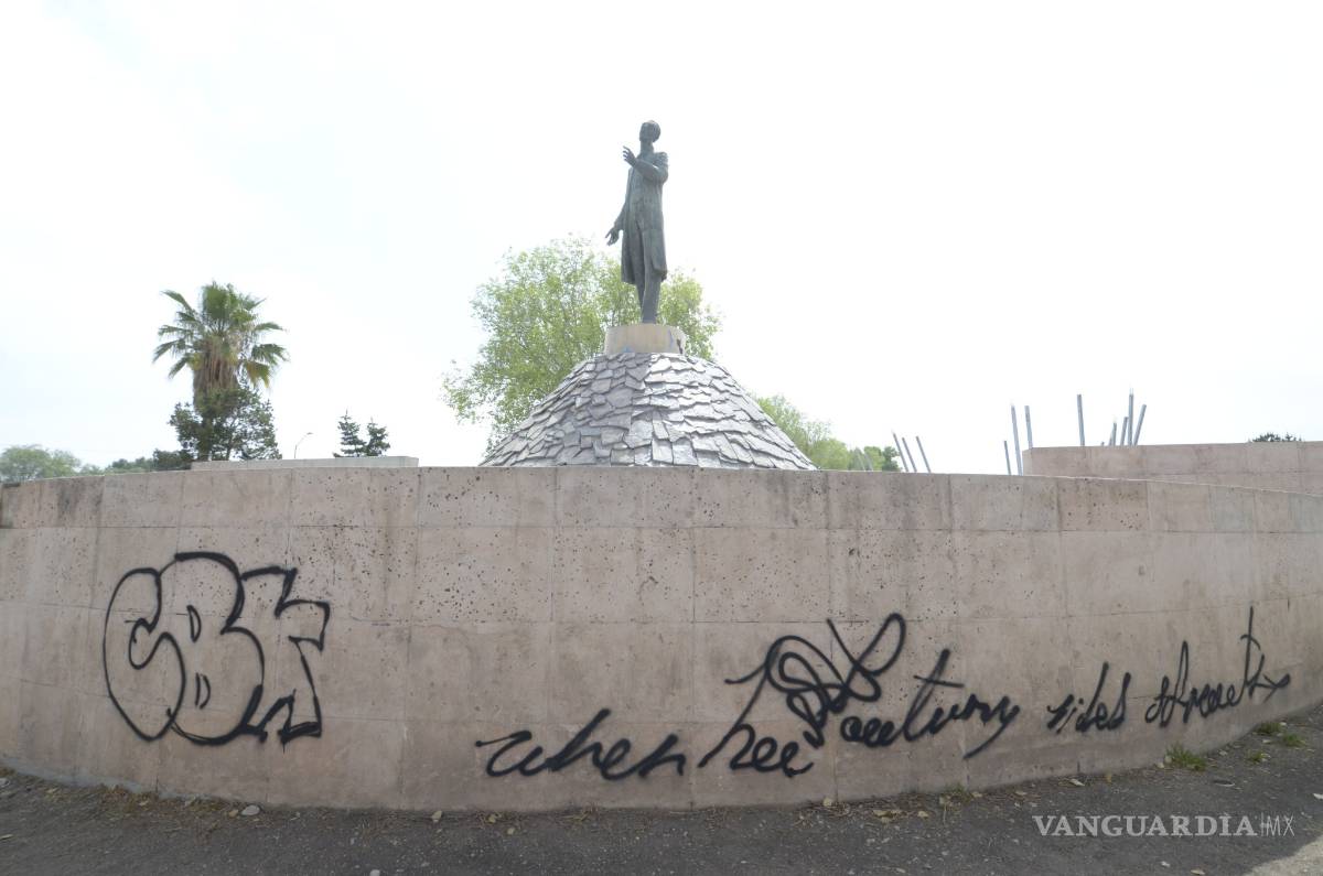 $!En total abandono Plaza de las Ciudades Hermanas de Saltillo