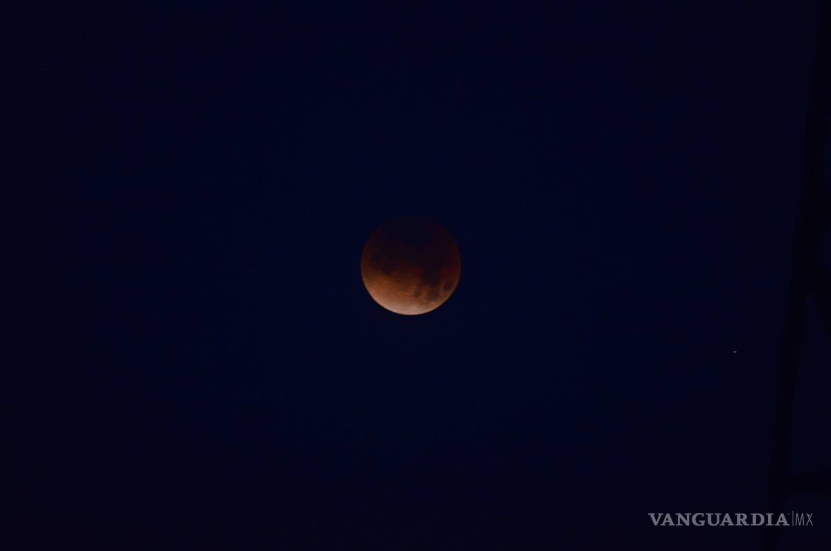 $!Así se vio la superluna azul de sangre en Saltillo