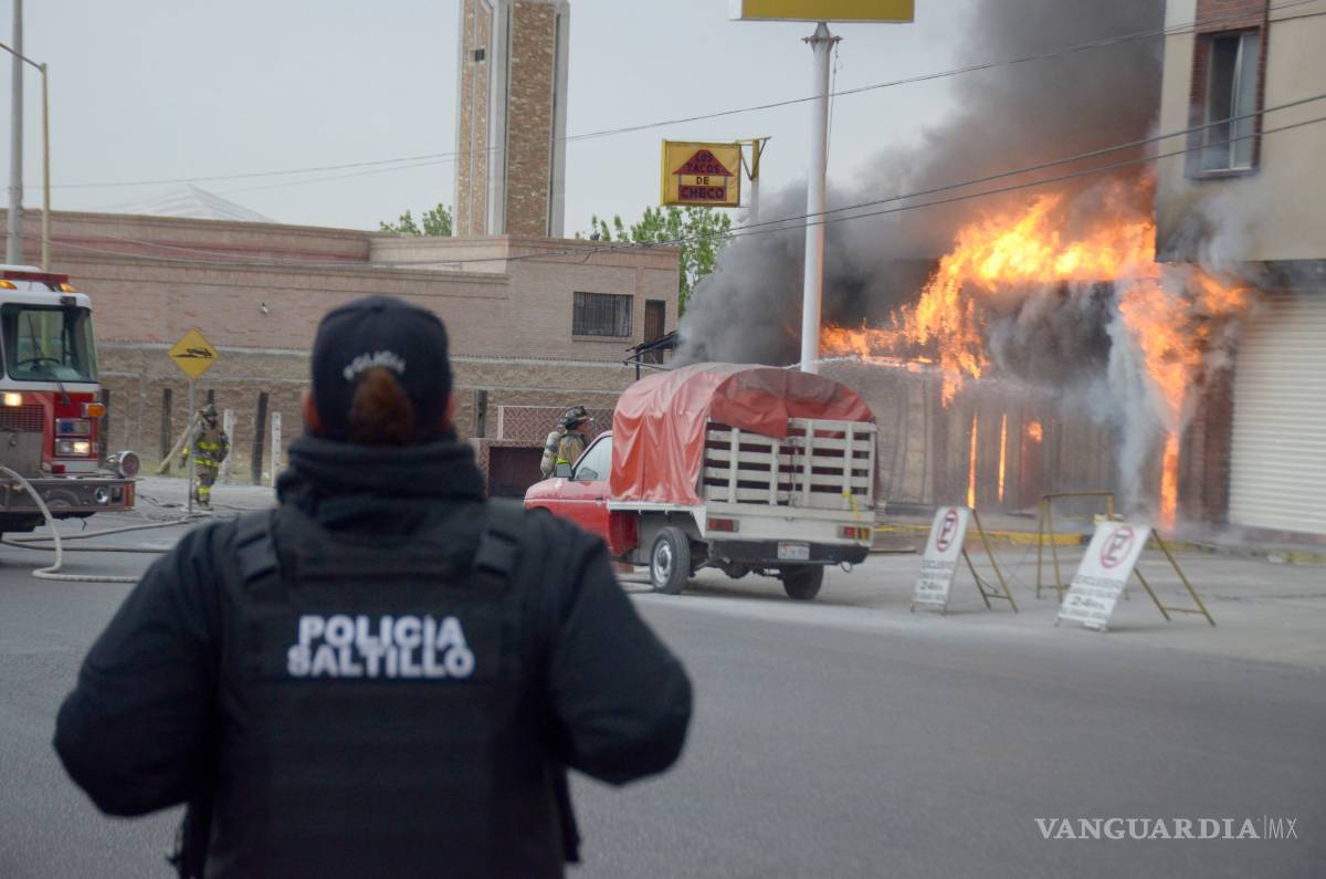 $!Se incendia Tacos Checo en Saltillo