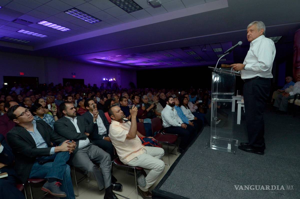 $!Presenta AMLO libro en Saltillo; cuestiona regreso de Humberto Moreira a la política