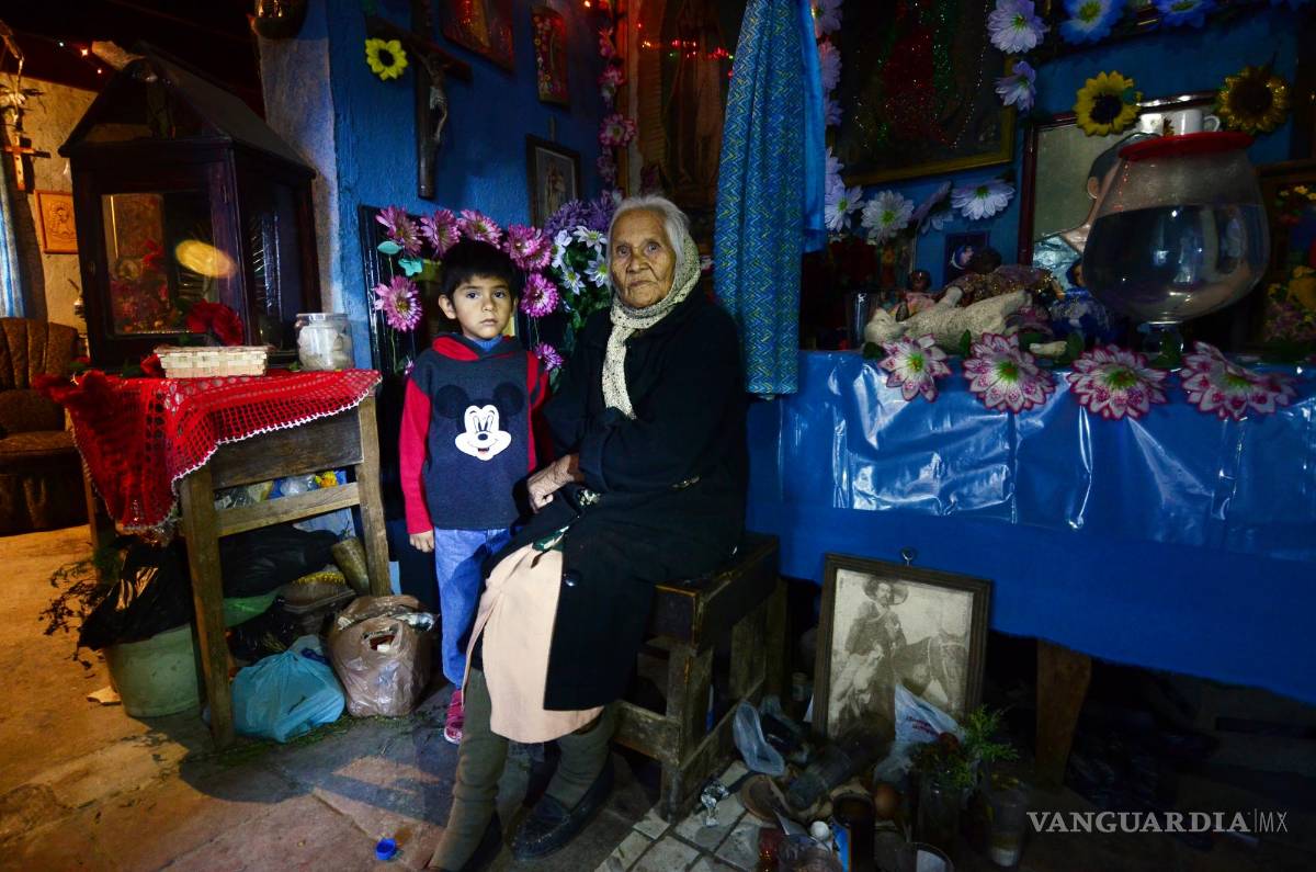 $!“Me dedico a ayudar a la gente, vienen aquí y salen curados”, señaló Doña Juanita en 2017.