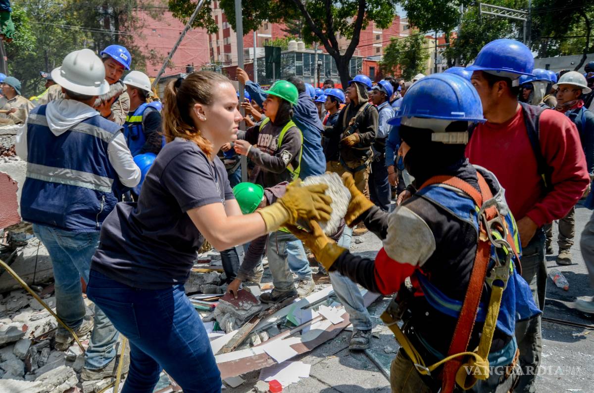 $!Al menos 217 muertos por terremoto en centro de México; mexicanos muestran su solidaridad
