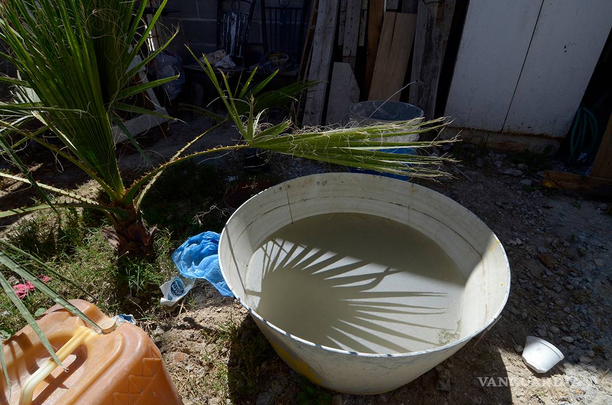 $!15 años sin gota agua: Cuando la colonia María de León en Saltillo se quedó sin 'derecho' del vital líquido