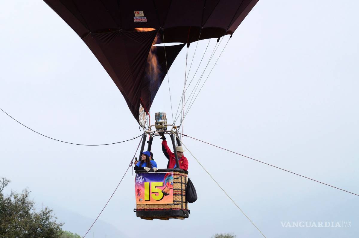$!Santiago, Nuevo León: Luz, color y gastronomía en Festival Cielo Mágico