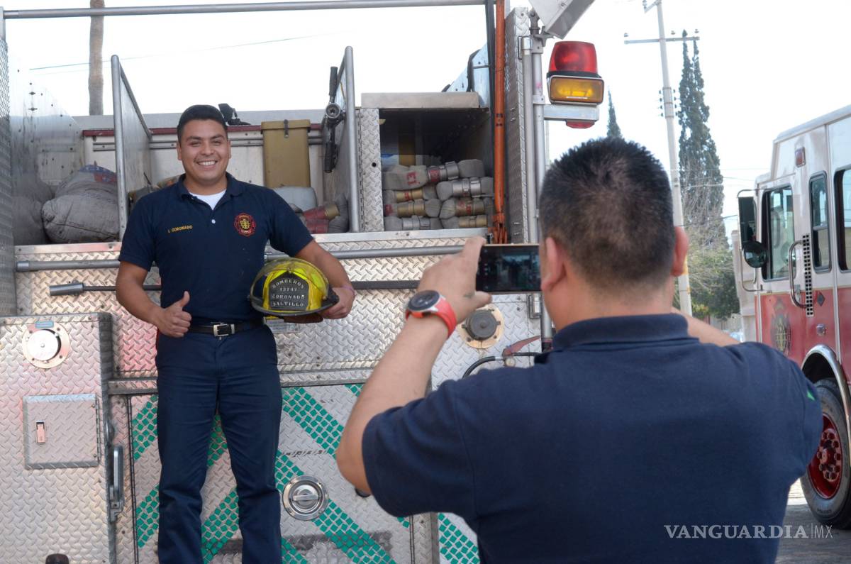 $!Bomberos, policías, camareras y enfermeras, recibirán el Año Nuevo velando por los saltillenses