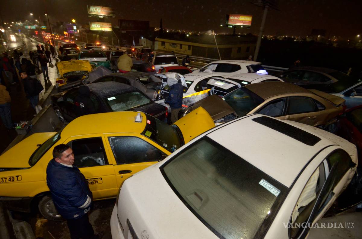$!Colisionan más de 40 vehículos en mega carambola del Periférico de Saltillo (fotogalería)