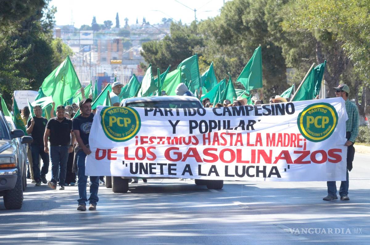 $!Se manifiestan contra gasolinazo en Saltillo