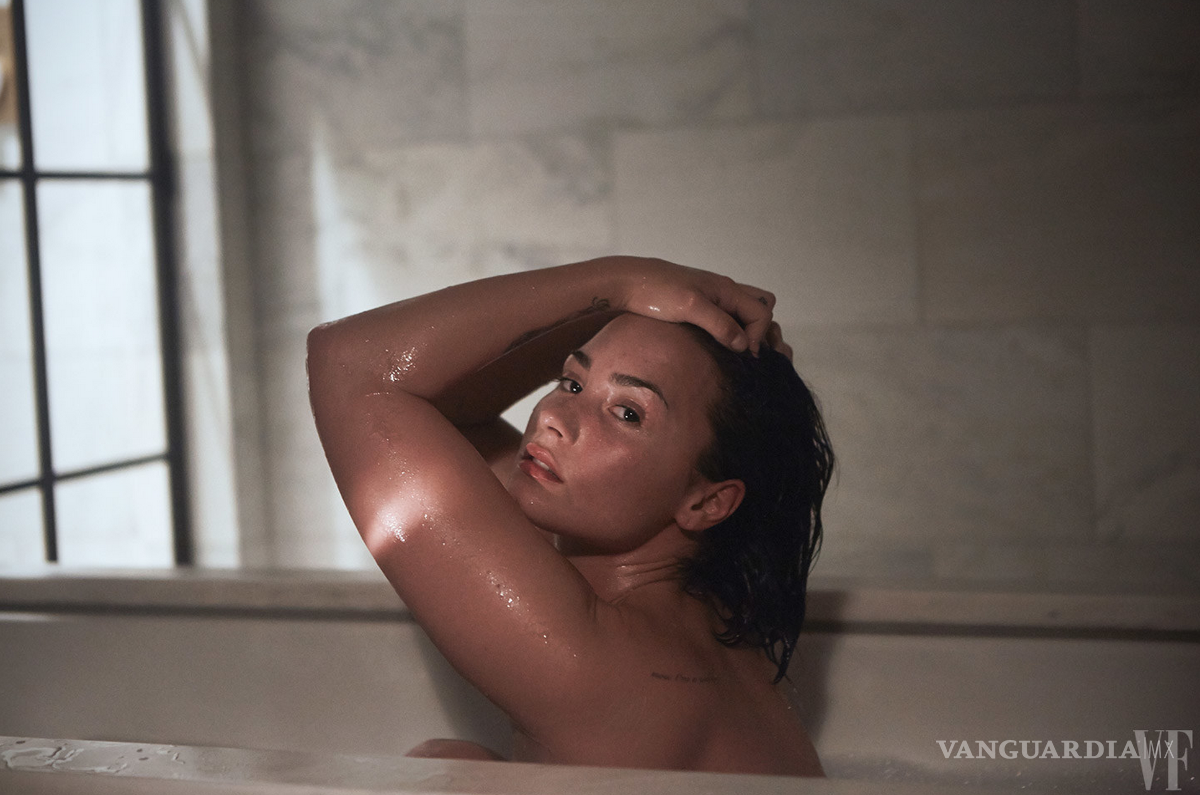 $!Demi Lovato hace un desnudo para Vanity Fair sin maquillaje ni photoshop.
