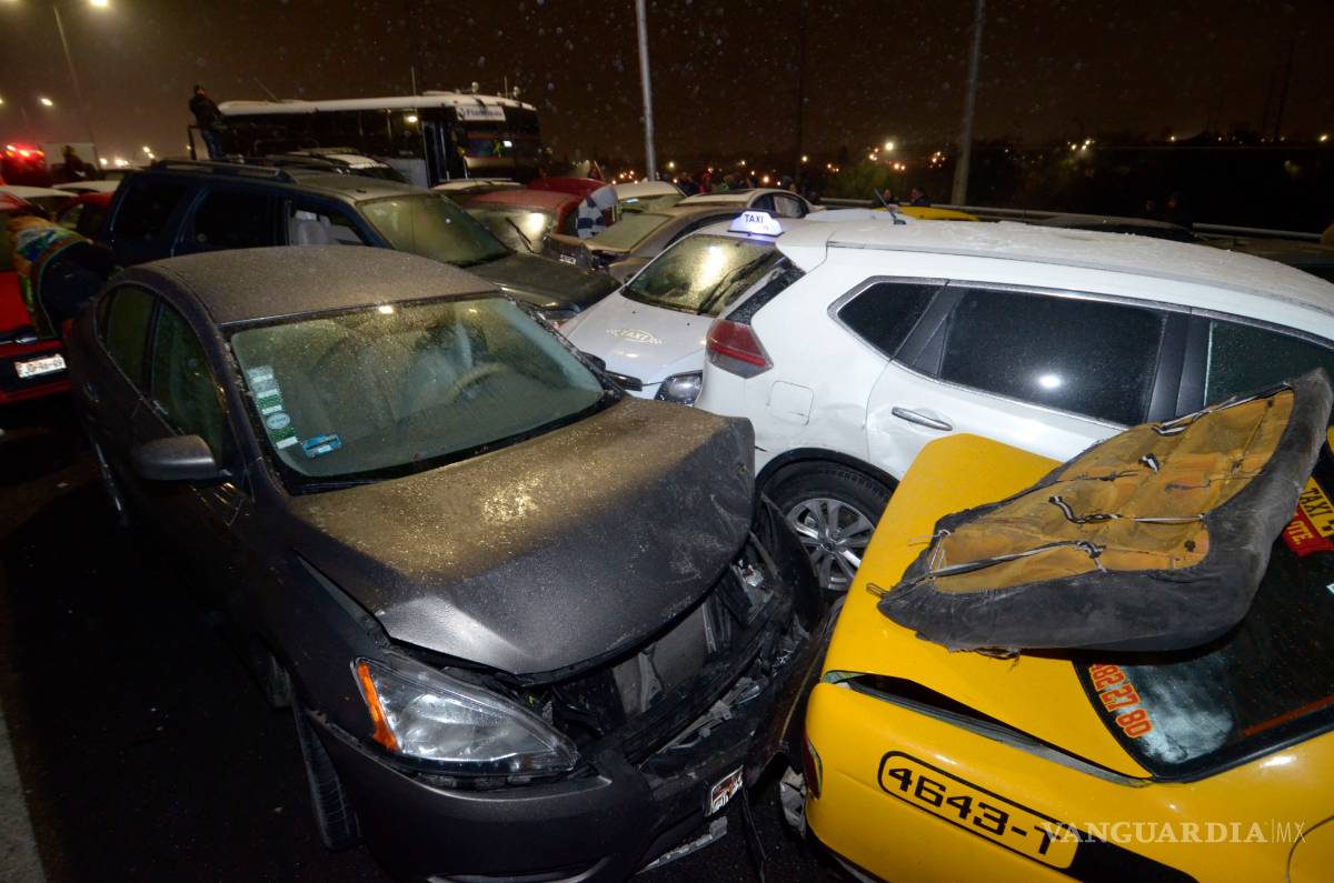 $!Colisionan más de 40 vehículos en mega carambola del Periférico de Saltillo (fotogalería)