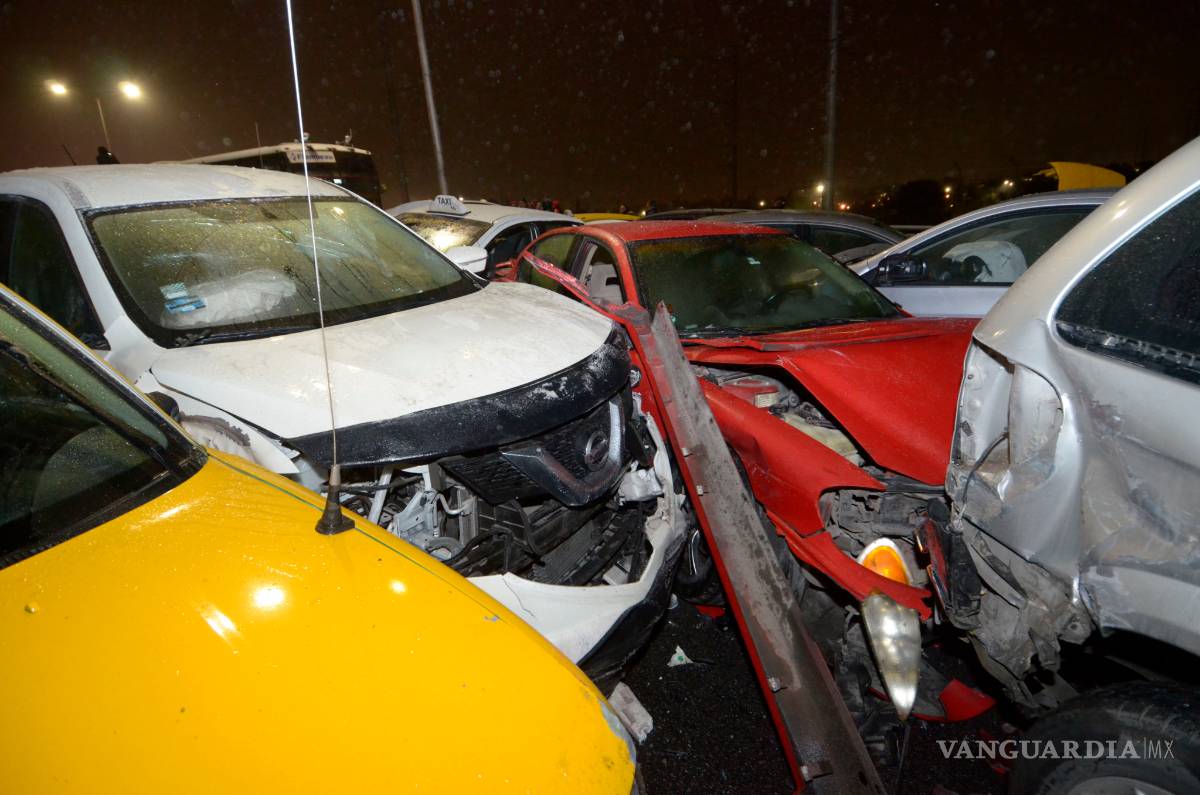 $!Colisionan más de 40 vehículos en mega carambola del Periférico de Saltillo (fotogalería)