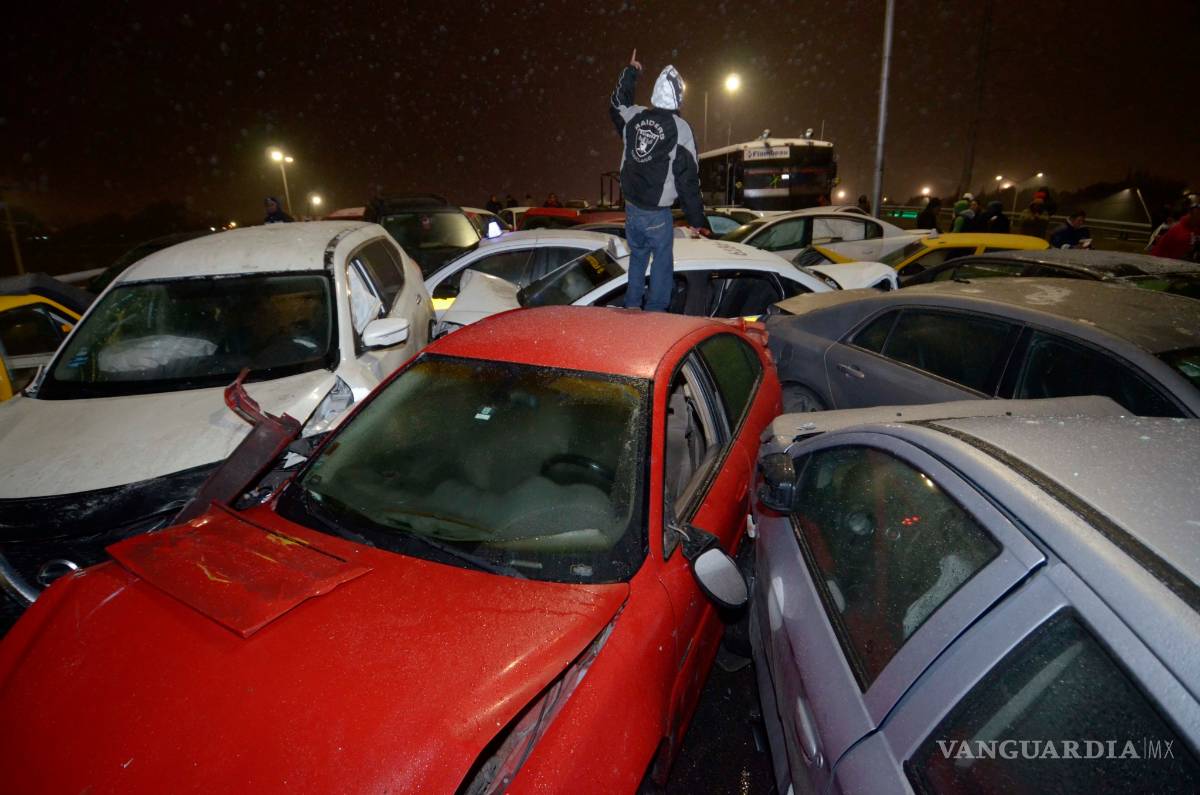 $!Colisionan más de 40 vehículos en mega carambola del Periférico de Saltillo (fotogalería)