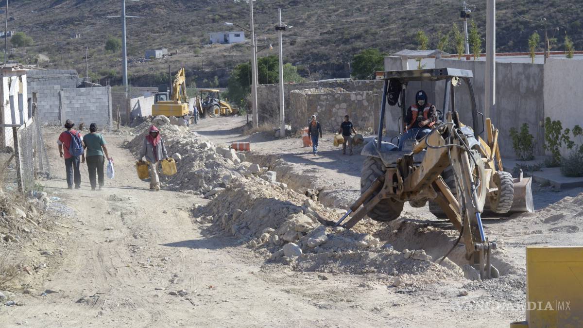 Llevan drenaje a la colonia Rincón de los Pastores, en Saltillo