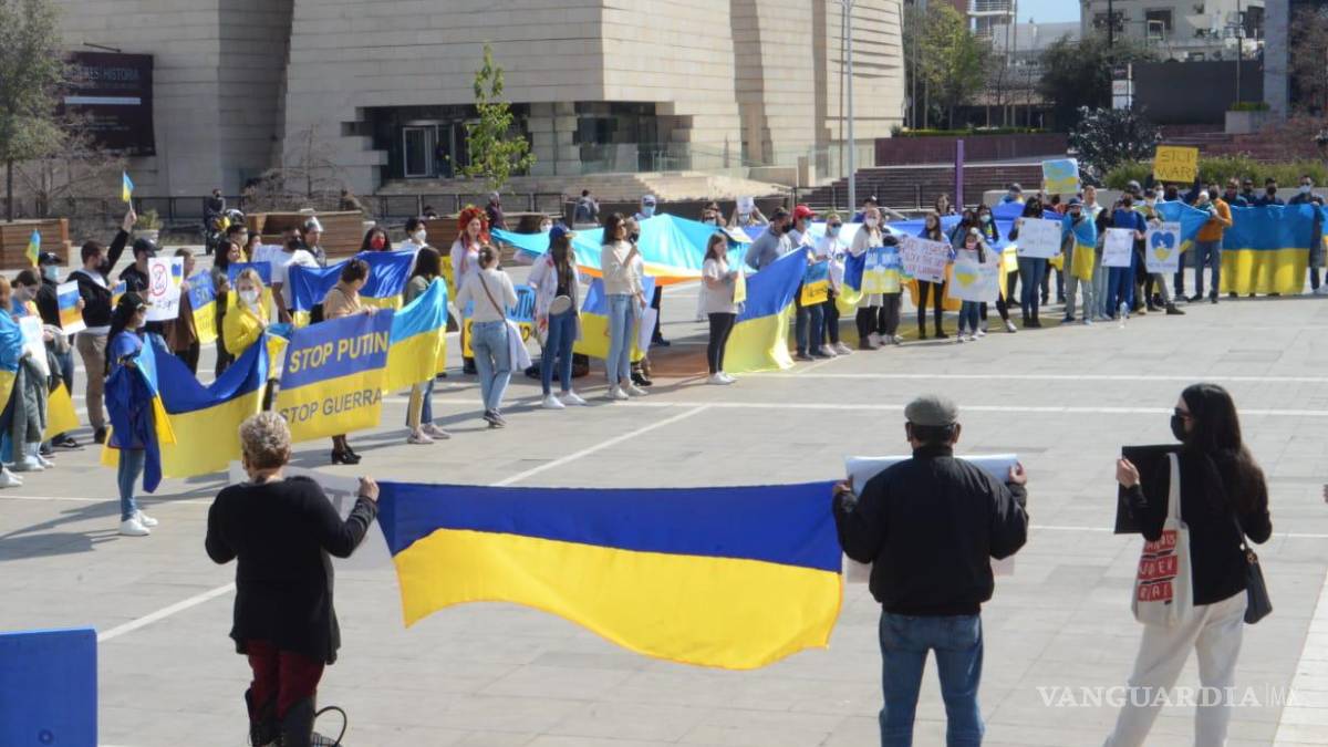 Ucranianos y rusos oran desde Monterrey por un cese a la guerra