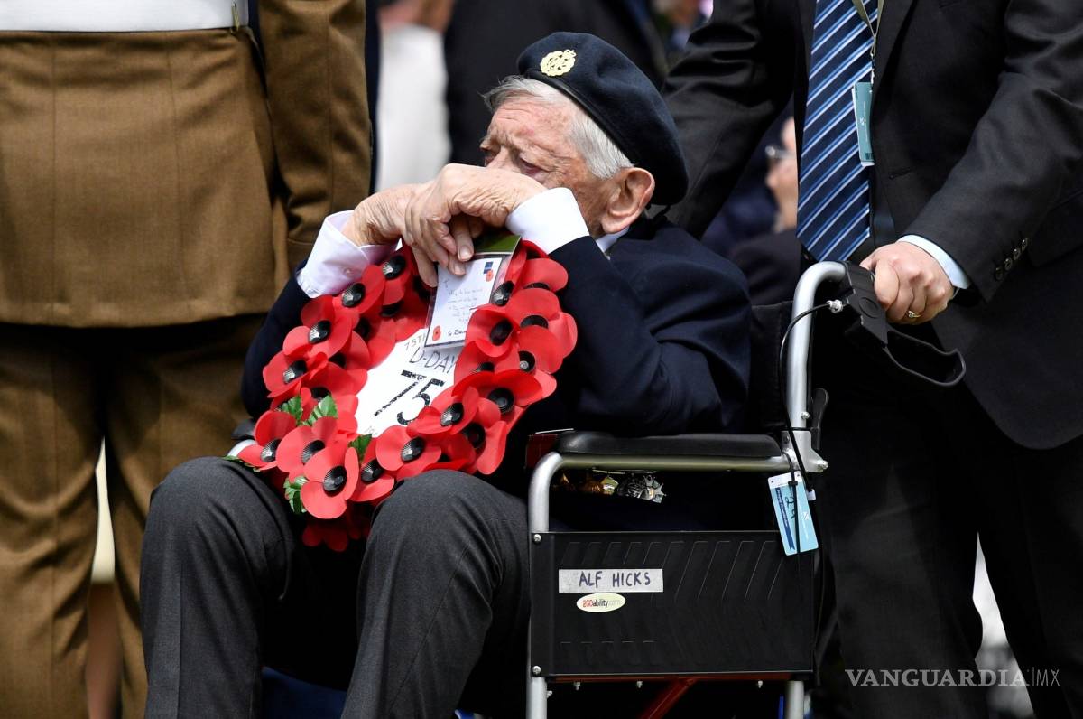 $!Minuto de silencio por los soldados caídos en Normandía