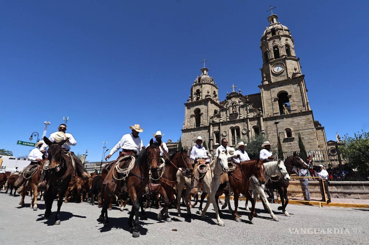 $!Este domingo la fiesta continúa con el Rodeo Rancho, donde competirán equipos de distintos ranchos en suertes tradicionales del trabajo.