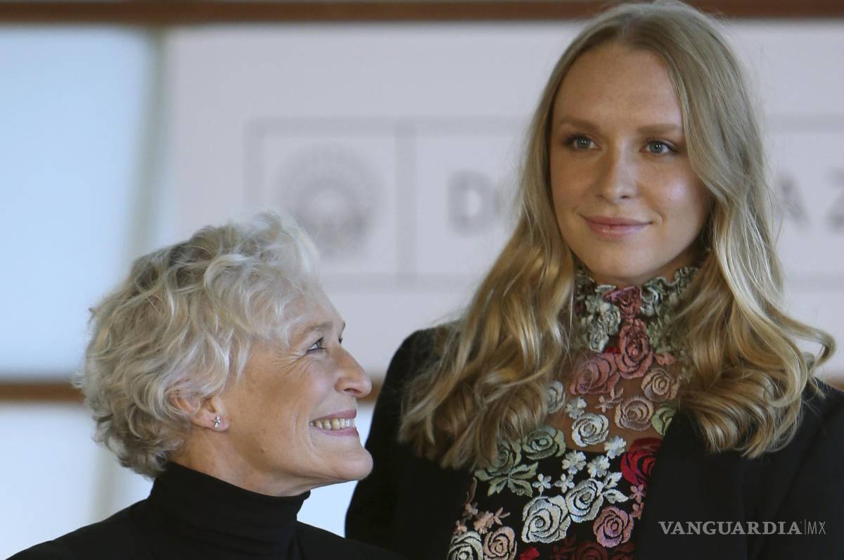 $!Las actriz Glenn Close junto a su hija Annie Starke, también actriz, durante la presentación de la película The wife (La buena esposa), dirigida por Bjön Runge.