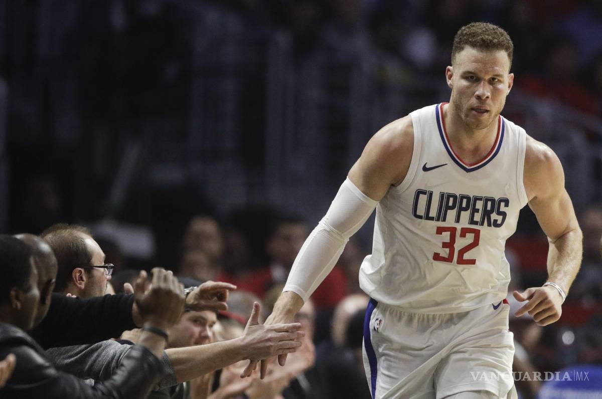 $!INSÓLITO hecho en la NBA: Blake Griffin de los Pistons reclama una jugada al árbitro ¡con una tablet!