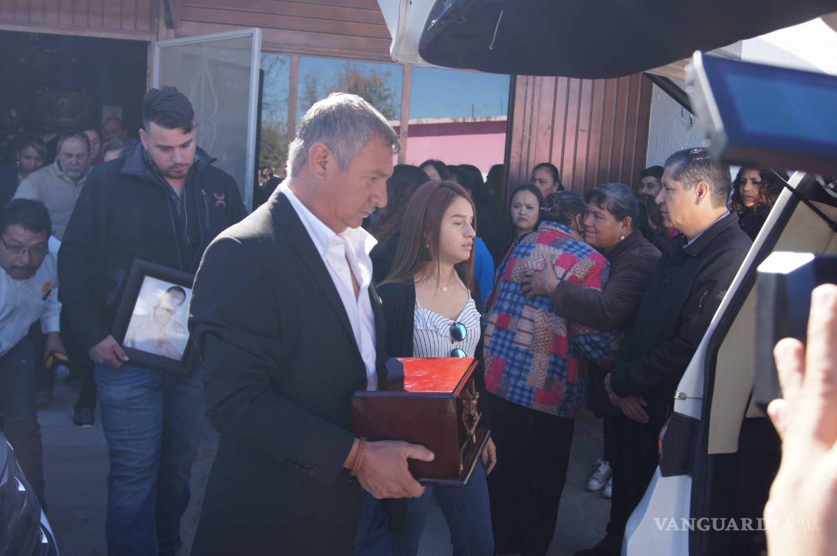 $!"Gaby Kobel, te amaré siempre”, dice esposo de alcaldesa de Juárez en homenaje póstumo