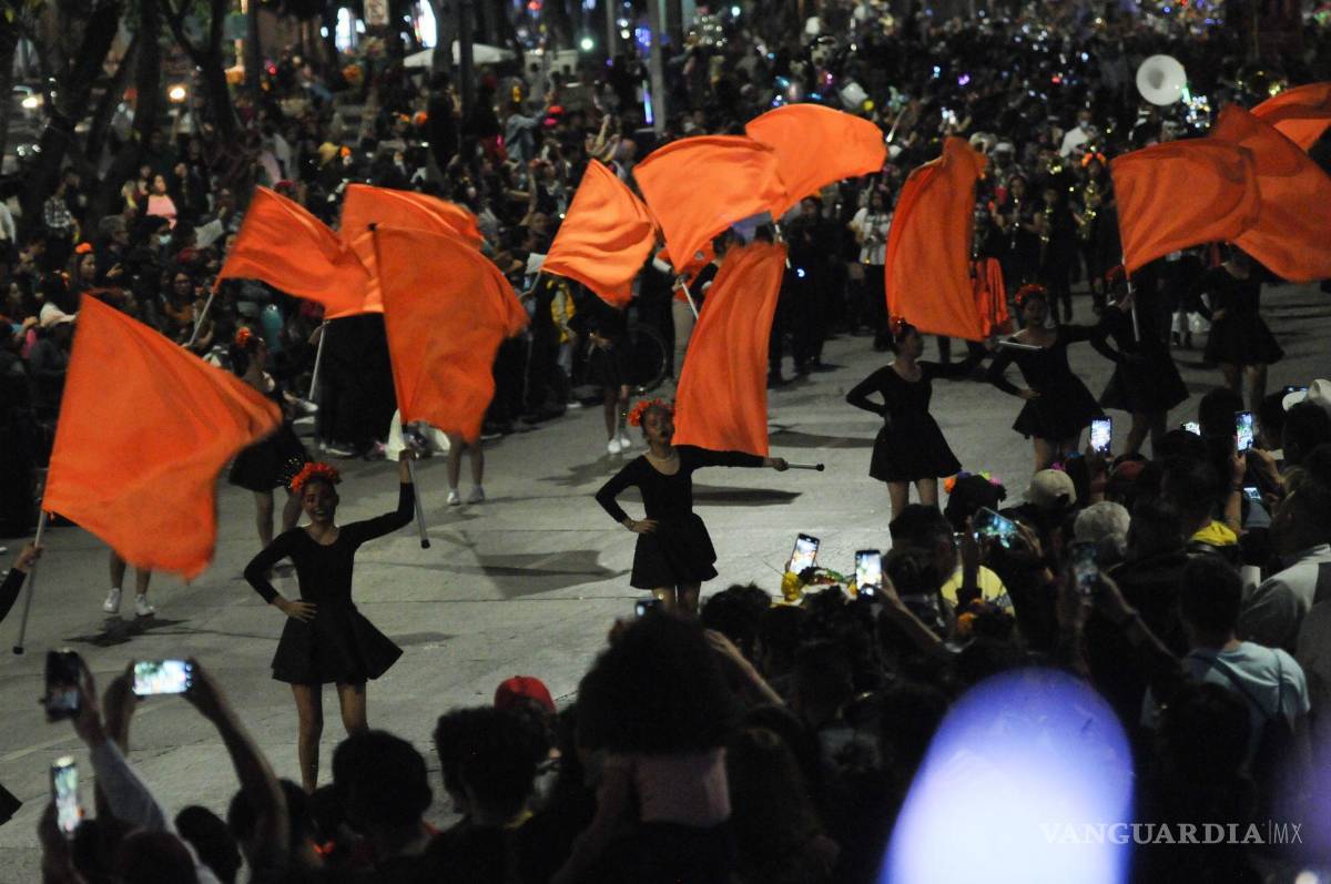 $!Miles de personas participaron en la Mega Procesión de Catrinas 2022 la cual partió del Ángel de la Independencia rumbo al Zócalo.