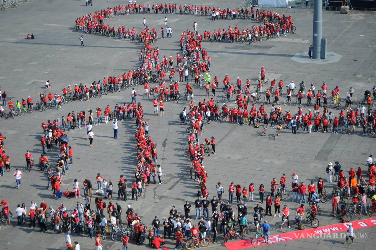 $!Forman bicicleta humana por la paz en CDMX