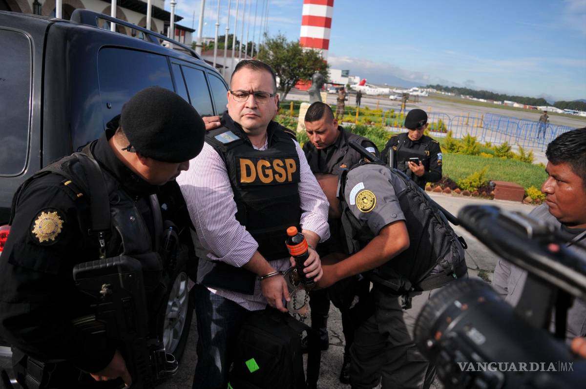 $!Detención de Javier Duarte Ochoa, ex gobernador del estado de Veracruz, en Guatemala, previo al despegue del aeronave que lo trasladaría a la Ciudad de México