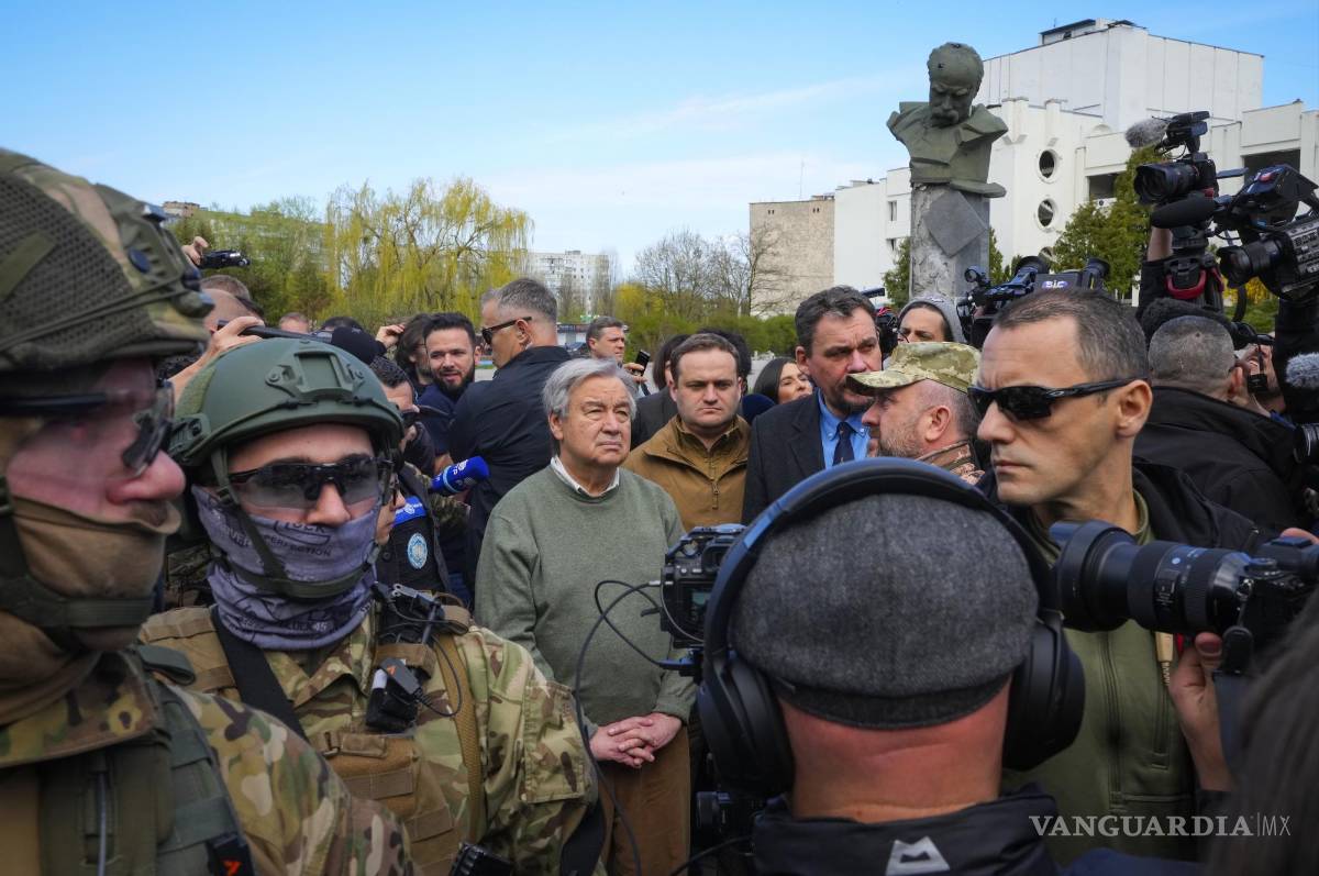 $!Antonio Guterres, secretario general de ONU, reacciona durante su visita a Borodyanka, cerca de Kiev, Ucrania.