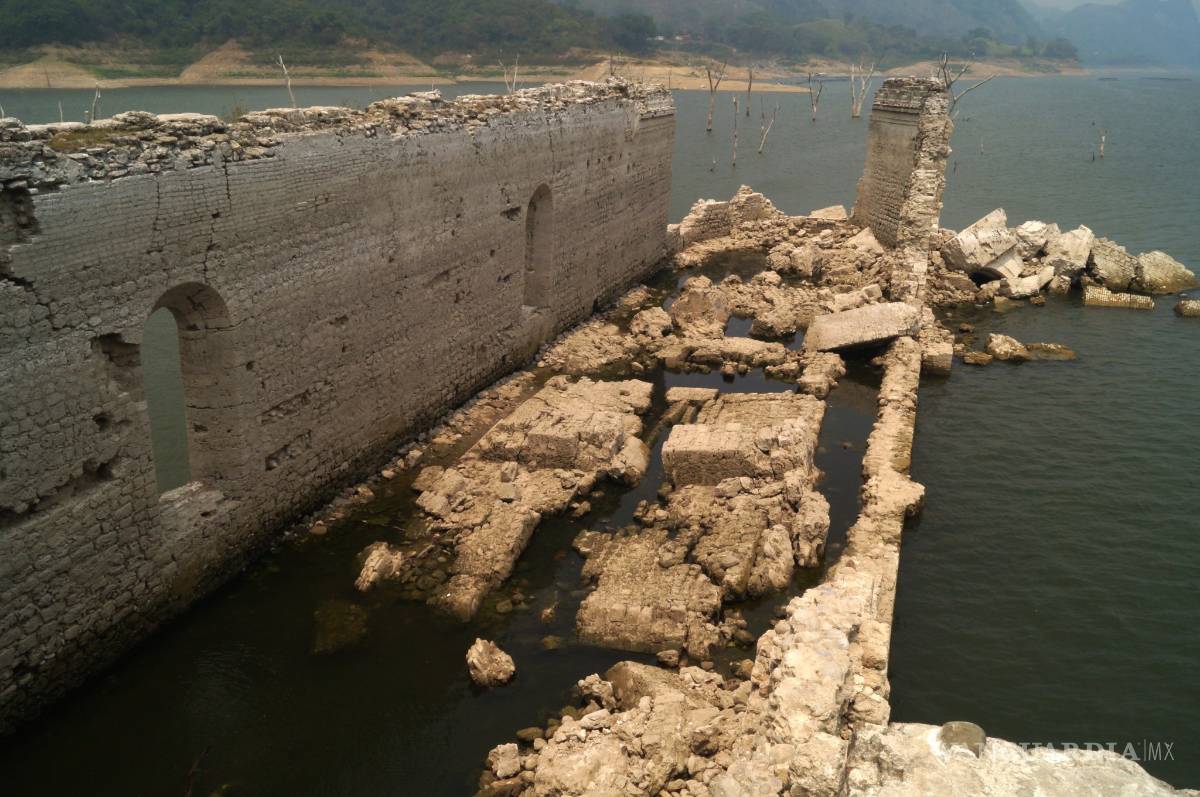 $!Apicpac, un antiguo convento colonial emerge de las aguas debido a la sequía en Chiapas
