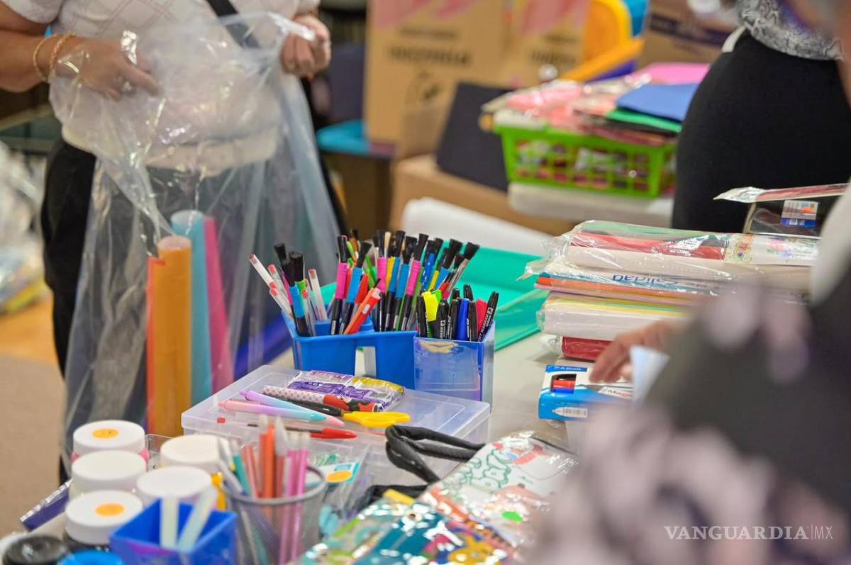 $!La iniciativa busca facilitar la compra de útiles, uniformes y calzado para estudiantes.