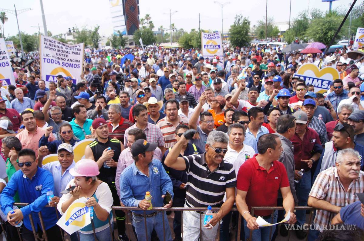 $!Marchan miles por la estabilidad de Altos Hornos de México, en Monclova