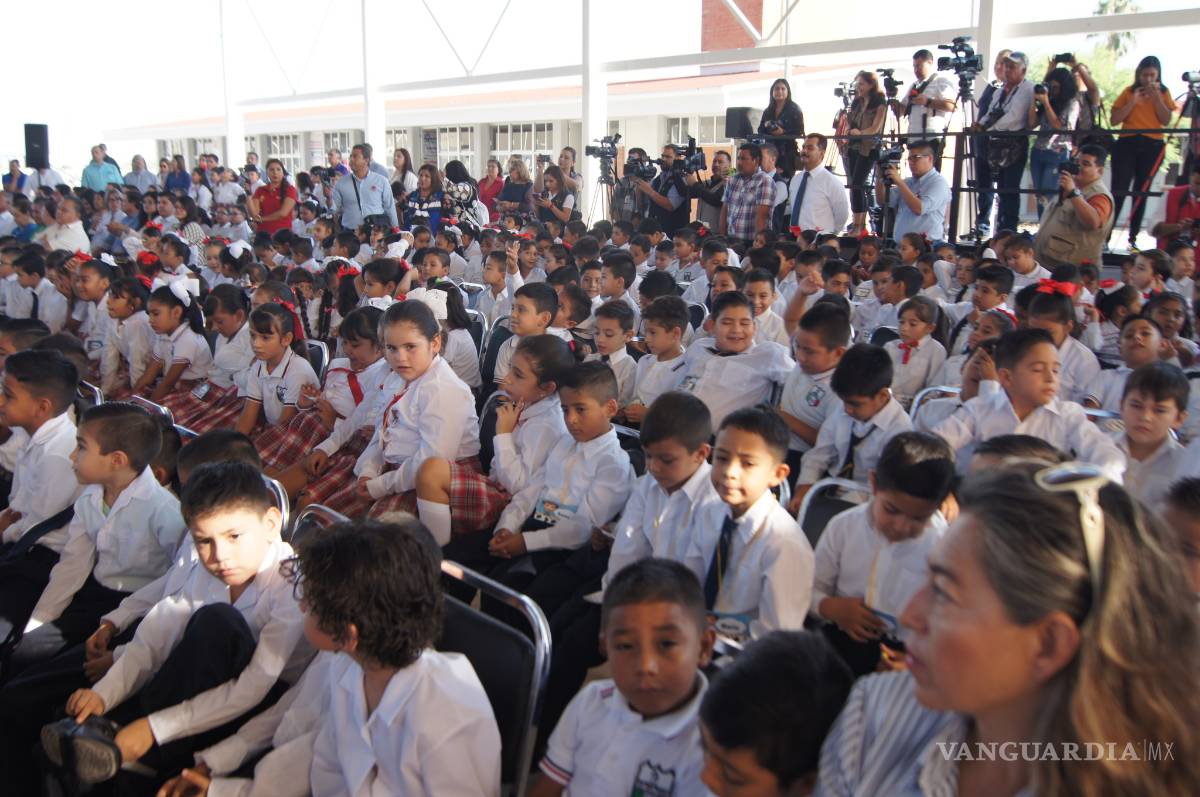 $!Gobernador arranca en Monclova el Ciclo Escolar 2019-2020 y entrega paquetes de útiles escolares