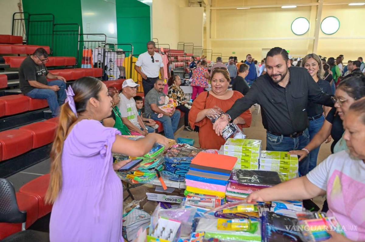 $!El municipio invierte 350 mil pesos en vales para trabajadores sindicalizados.