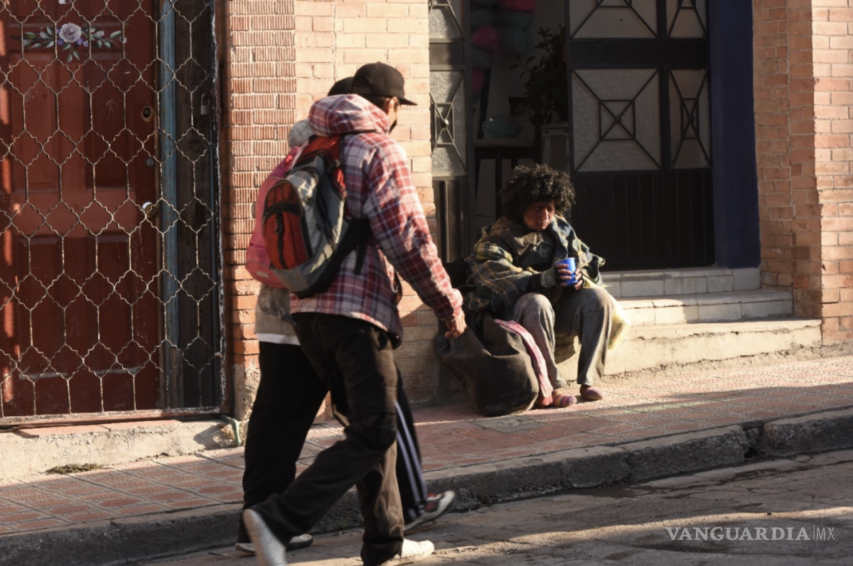 $!Señora Santa en calles de Saltillo.