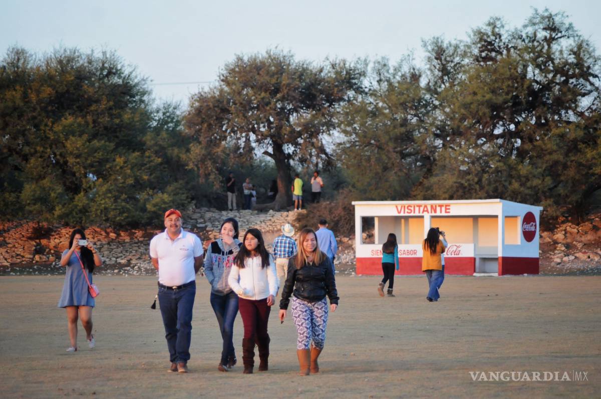 $!Se respira la fiesta en la comunidad de La Joya a unas horas de los XV años de Rubí