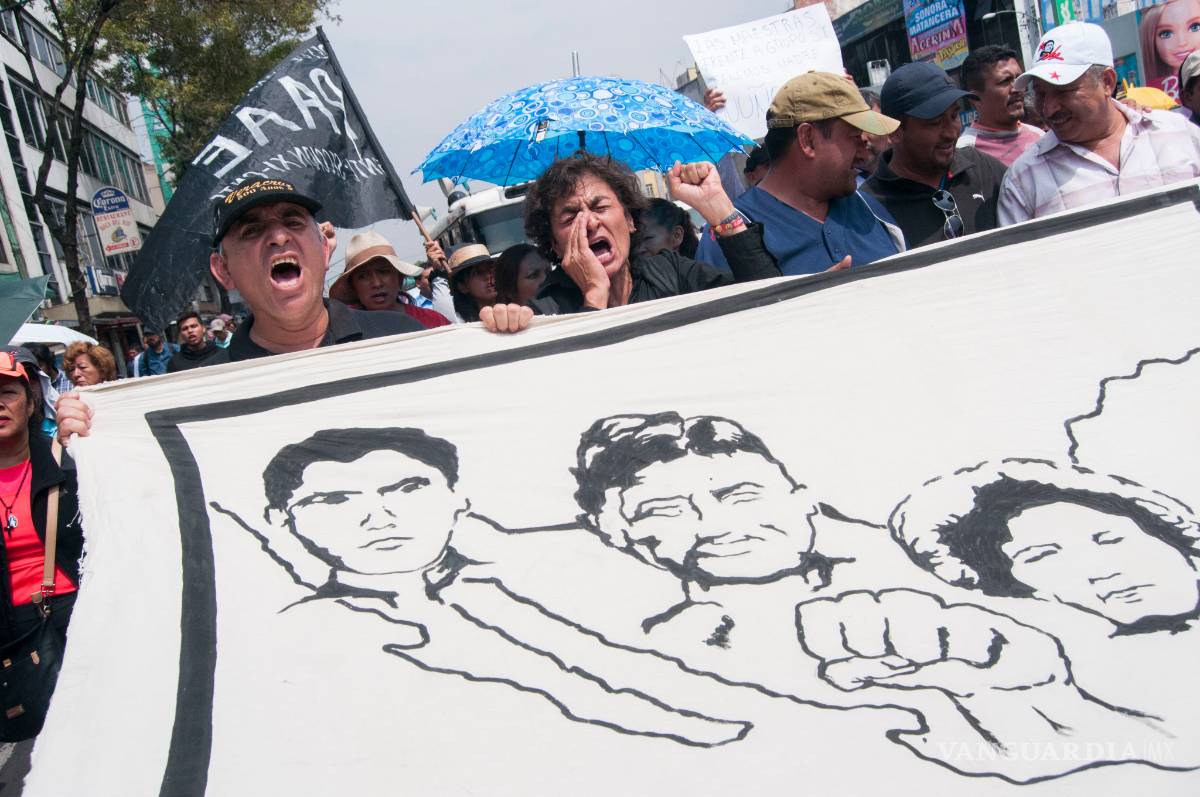 $!En nueve estados, miles de profesores protestan contra la reforma educativa