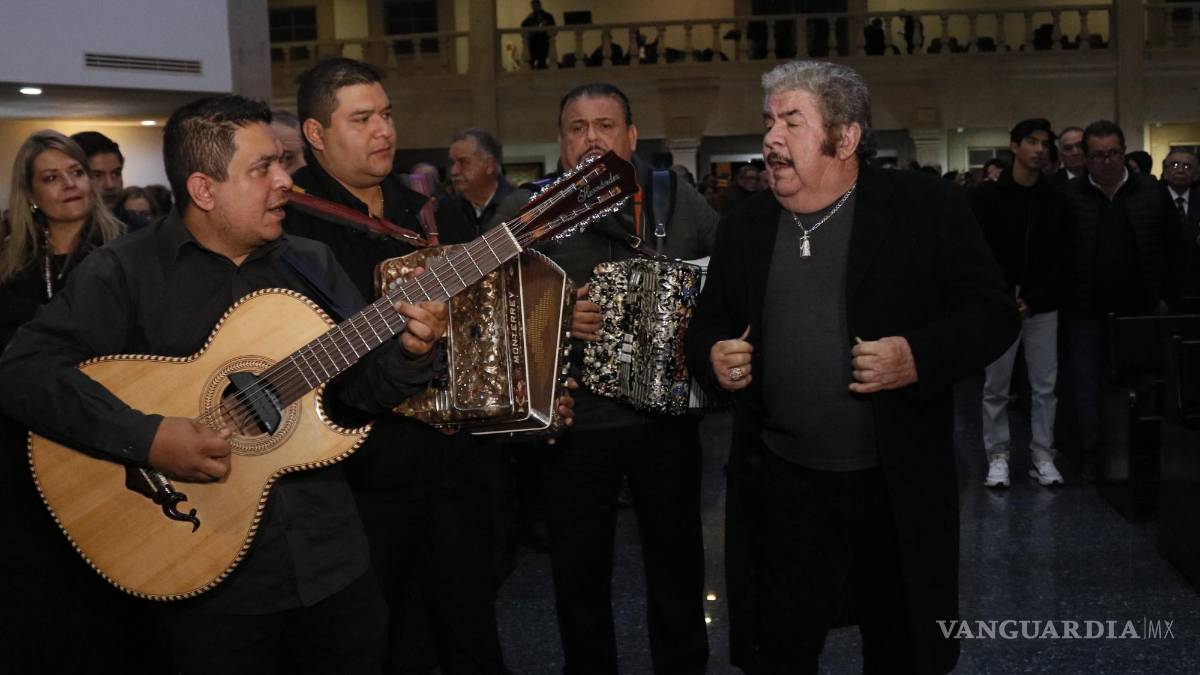 $!Dan familiares y amigos último adiós a Armando Guadiana