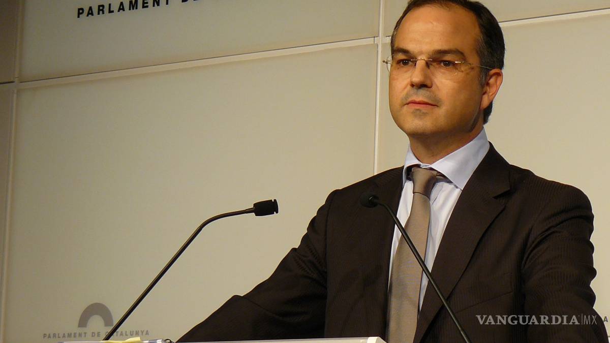 Buscan líderes catalanes impedir que el gobierno español asuma el de Cataluña