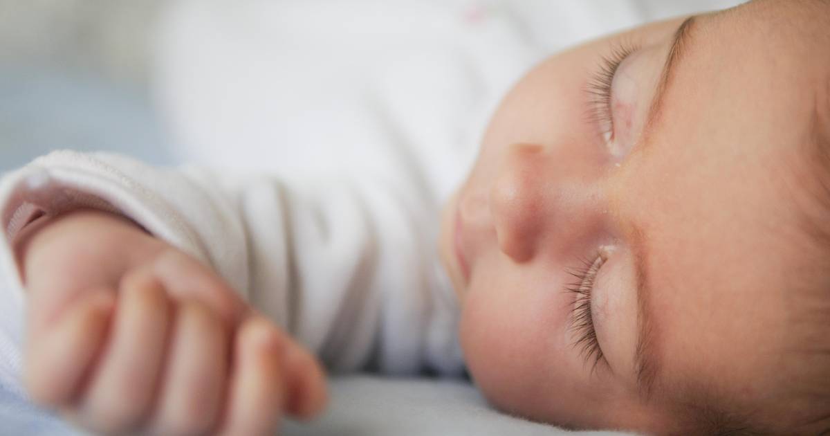 Bebés son abandonados en baños del Metro y calles de la CDMX; detienen a pareja | VIDEOS